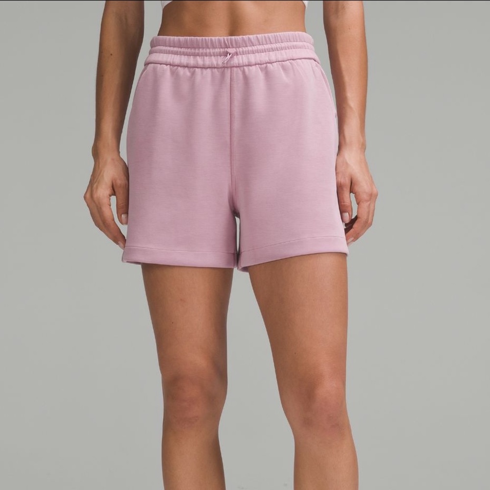 LULULEMON NWT Softstreme HR Short 4”